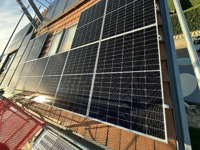 Installation de panneaux photovoltaïques et bornes de recharge par GBG SA Électricité